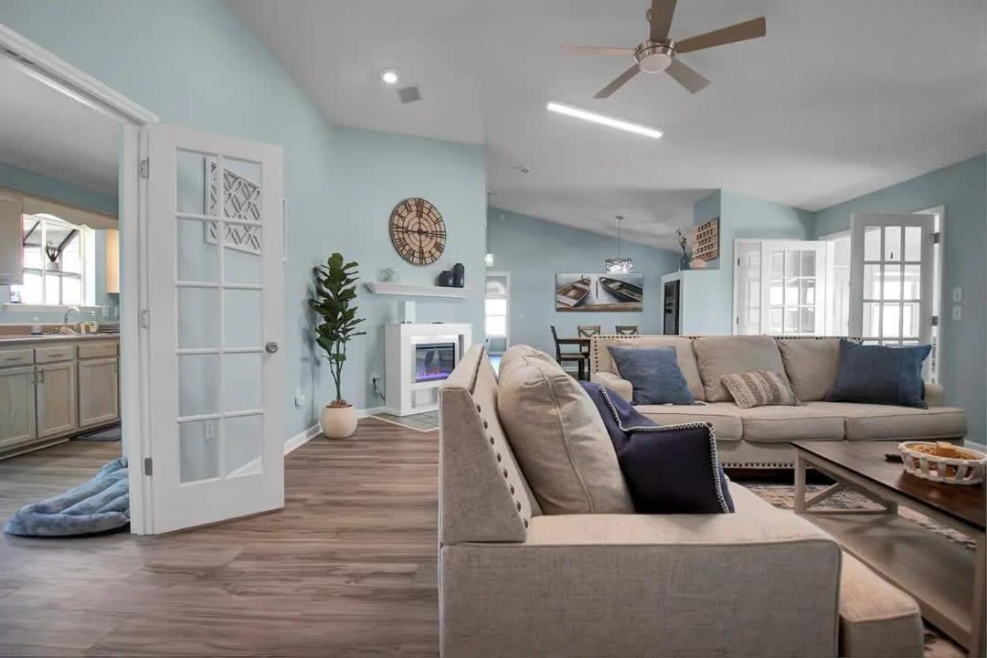Surf City Serene Waterfront Vacation Home Eksteriør billede