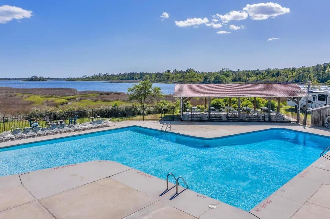 Surf City Serene Waterfront Vacation Home Eksteriør billede